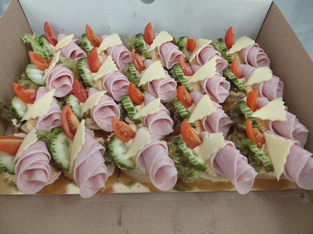 Sertés sonkás parti szendvics box Sertés sonkás parti szendvics box